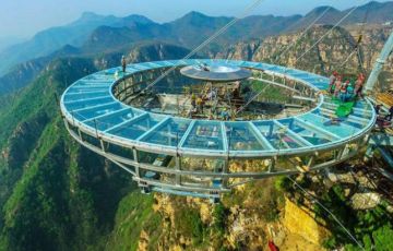 玻璃觀景臺的造價是多少？聽聽專業(yè)游樂設備廠家怎么說